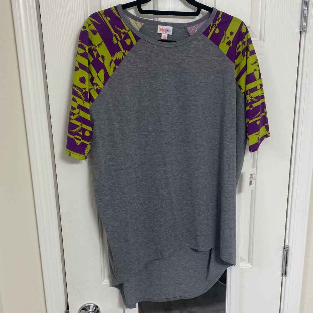 NWT 💀🎃 LulaRoe Irma high-low Tunic Top (XS) - Great for Halloween💀🎃